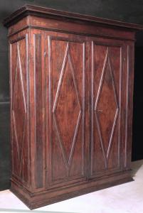 Großer Rauten-Schrank, Toskana, 16. Jahrhundert